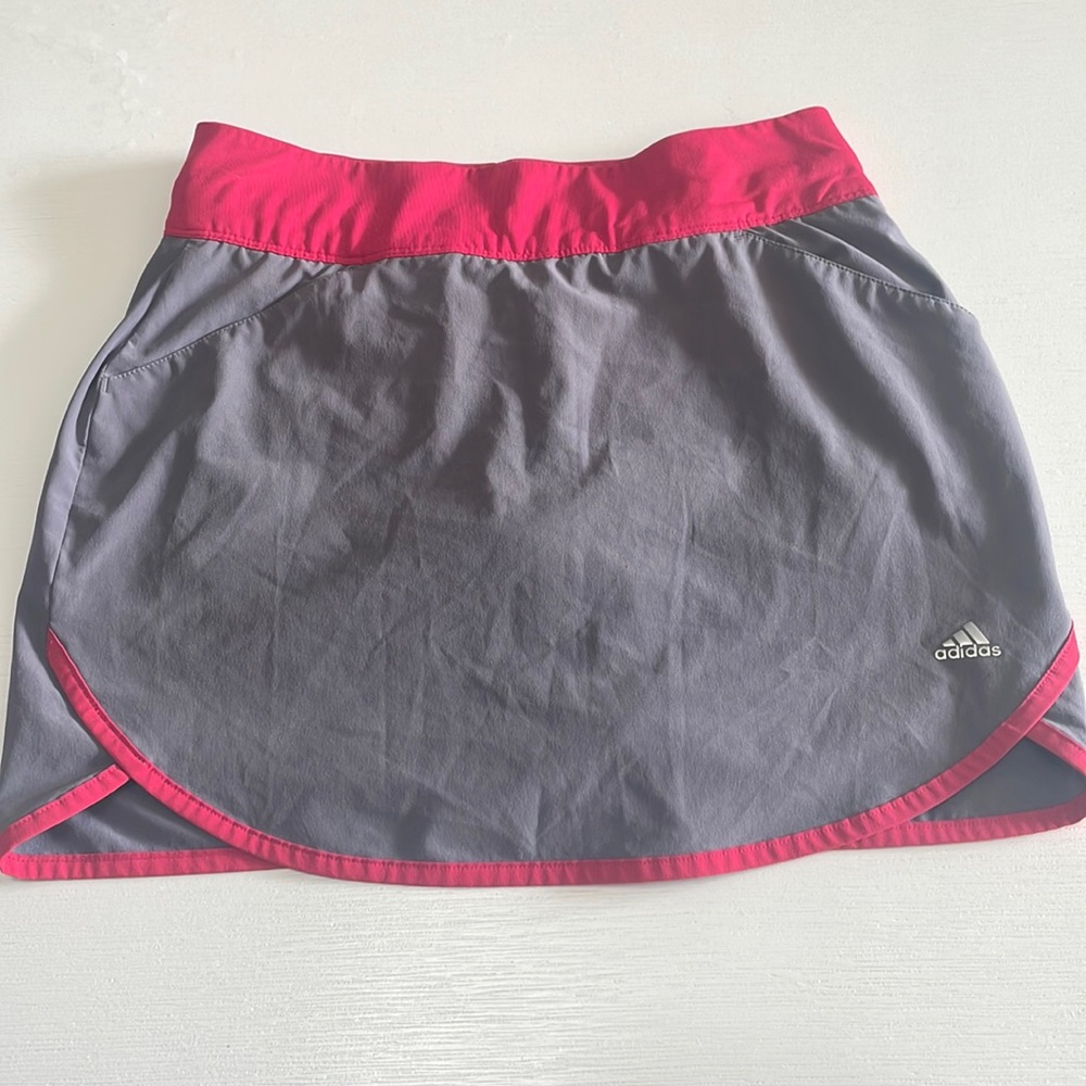 NWOT Adidas golf skirt with built in shorts . Size XS - Picture 1 of 6
